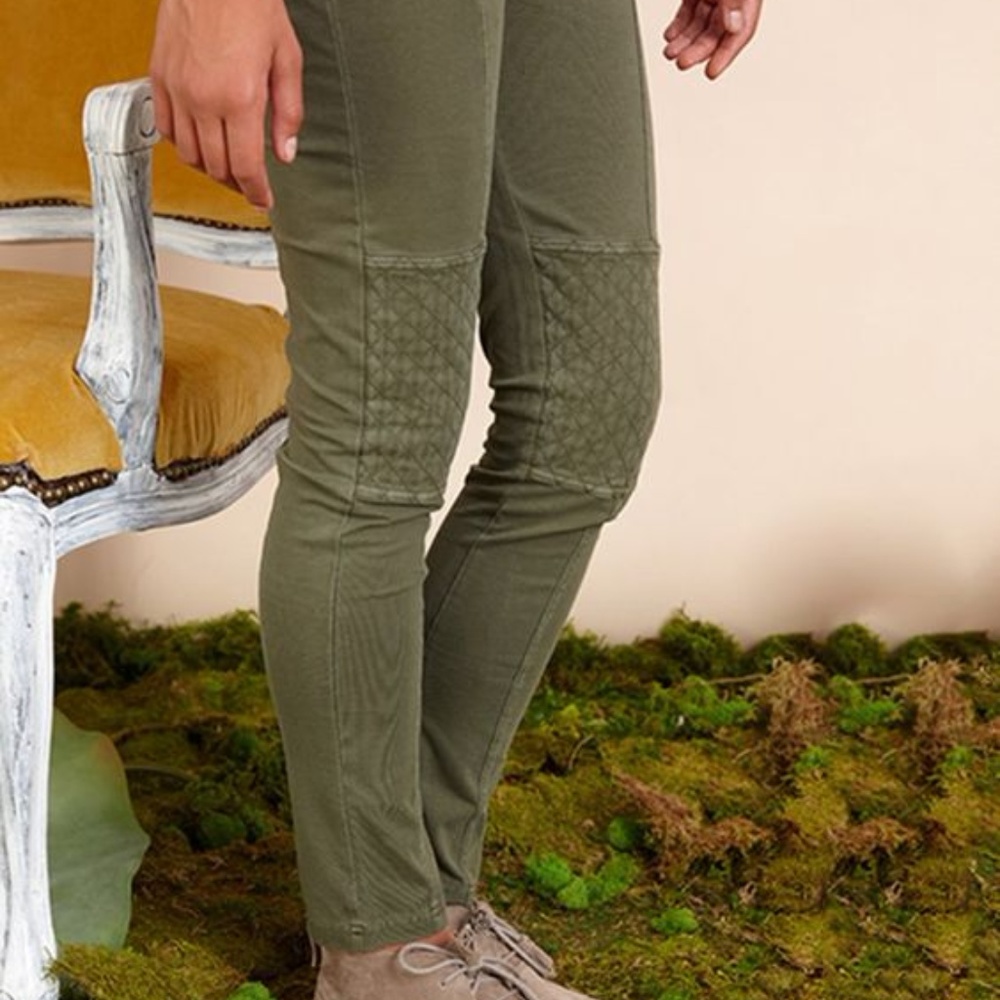 NWT Matilda Jane "Curiouser and Curiouser" Legging